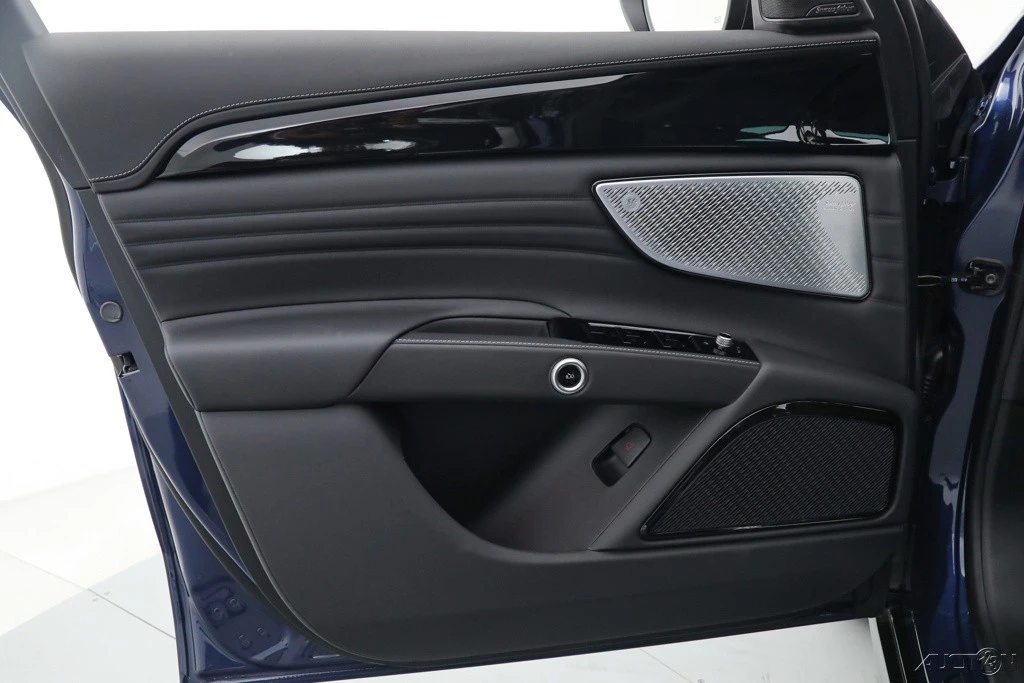 2025 Maserati Grecale - Image 15 of 18
