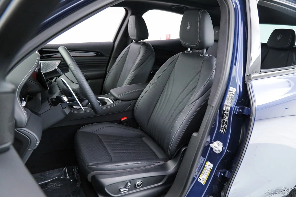 2025 Maserati Grecale - Image 16 of 18