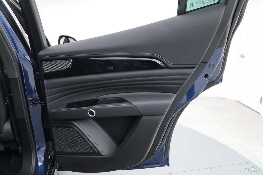 2025 Maserati Grecale - Image 13 of 18