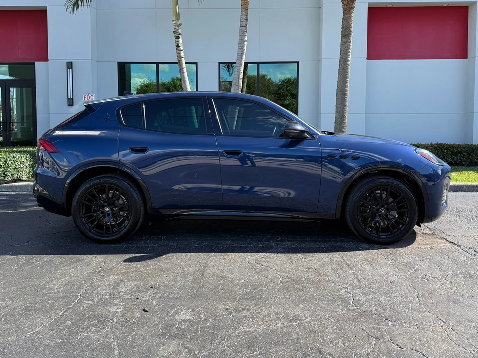 2025 Maserati Grecale - Image 3 of 21
