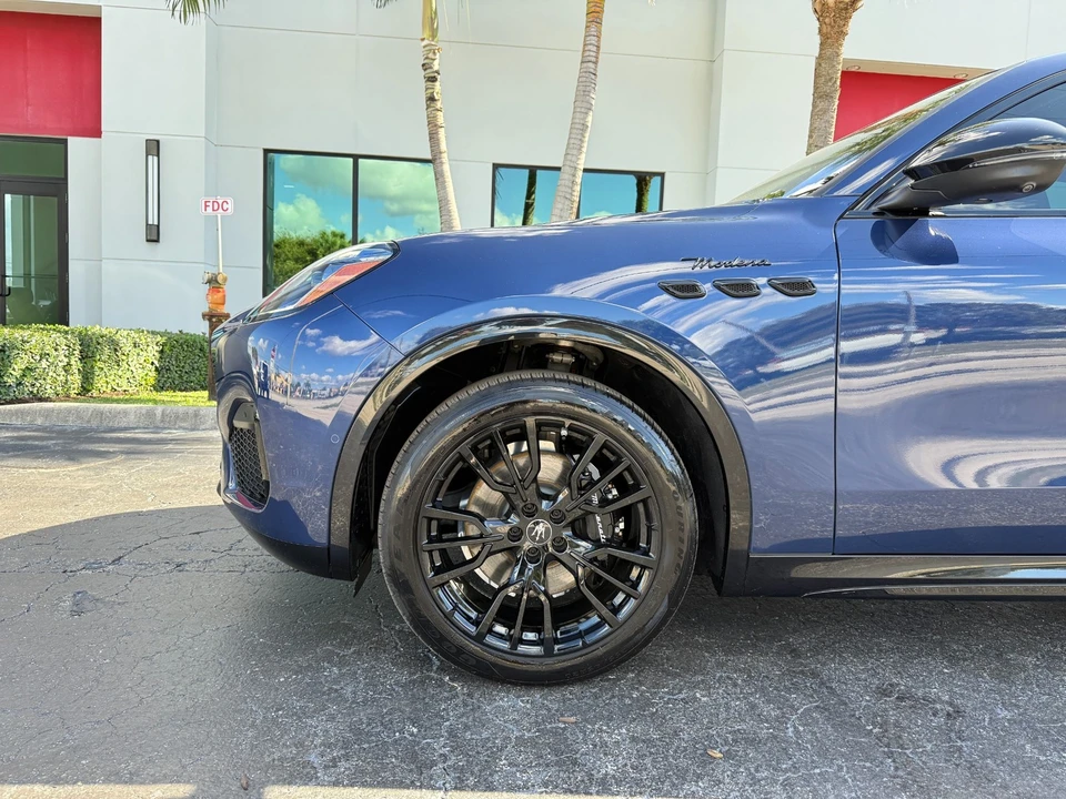 2025 Maserati Grecale - Image 16 of 21