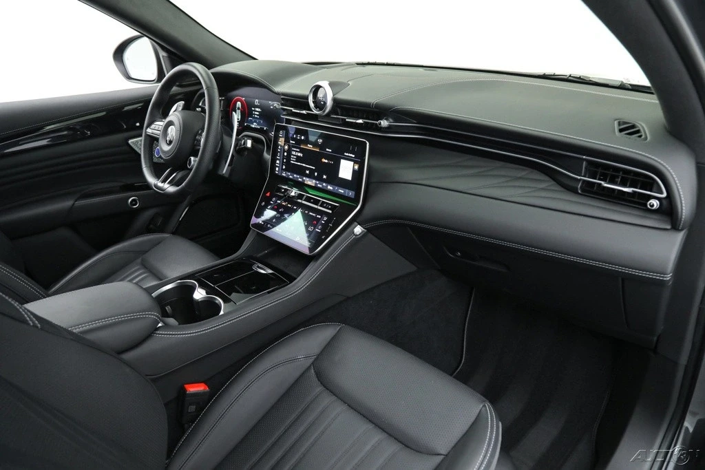2025 Maserati Grecale - Image 13 of 21