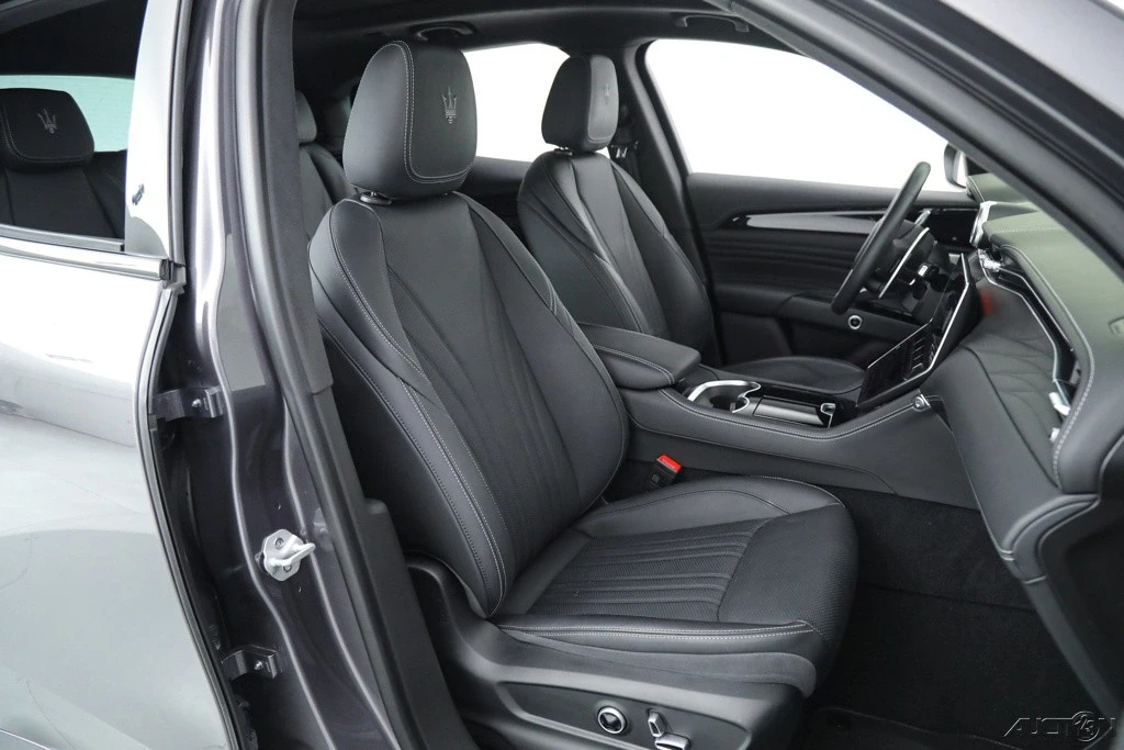 2025 Maserati Grecale - Image 14 of 21