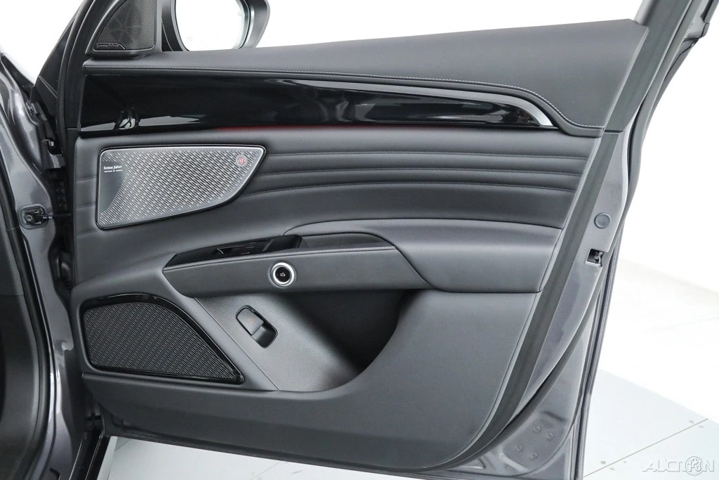 2025 Maserati Grecale - Image 12 of 21