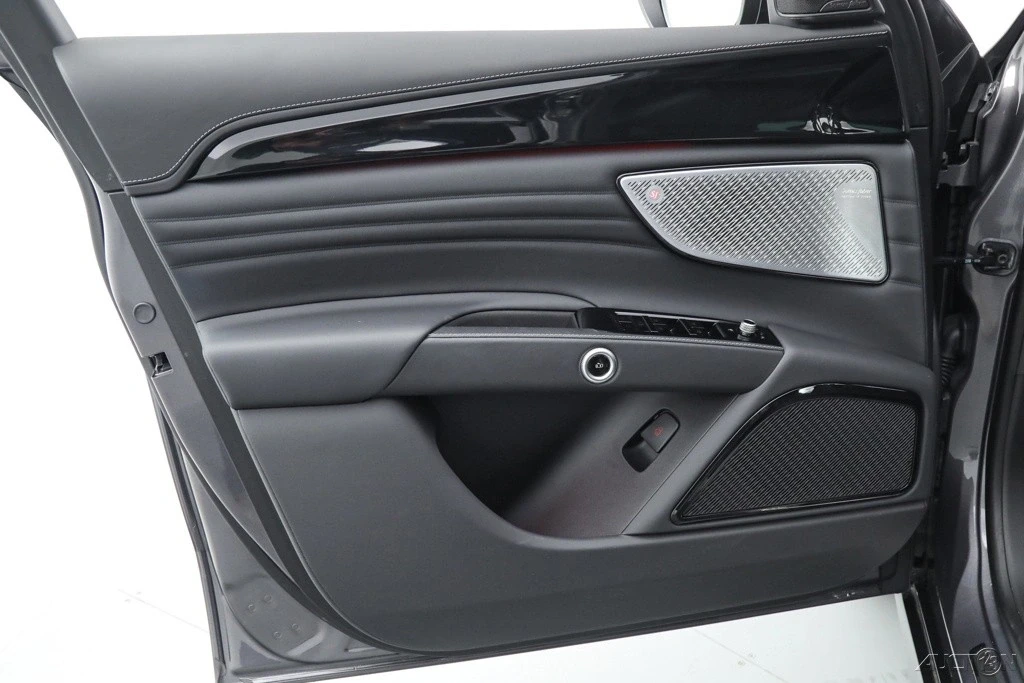 2025 Maserati Grecale - Image 17 of 21