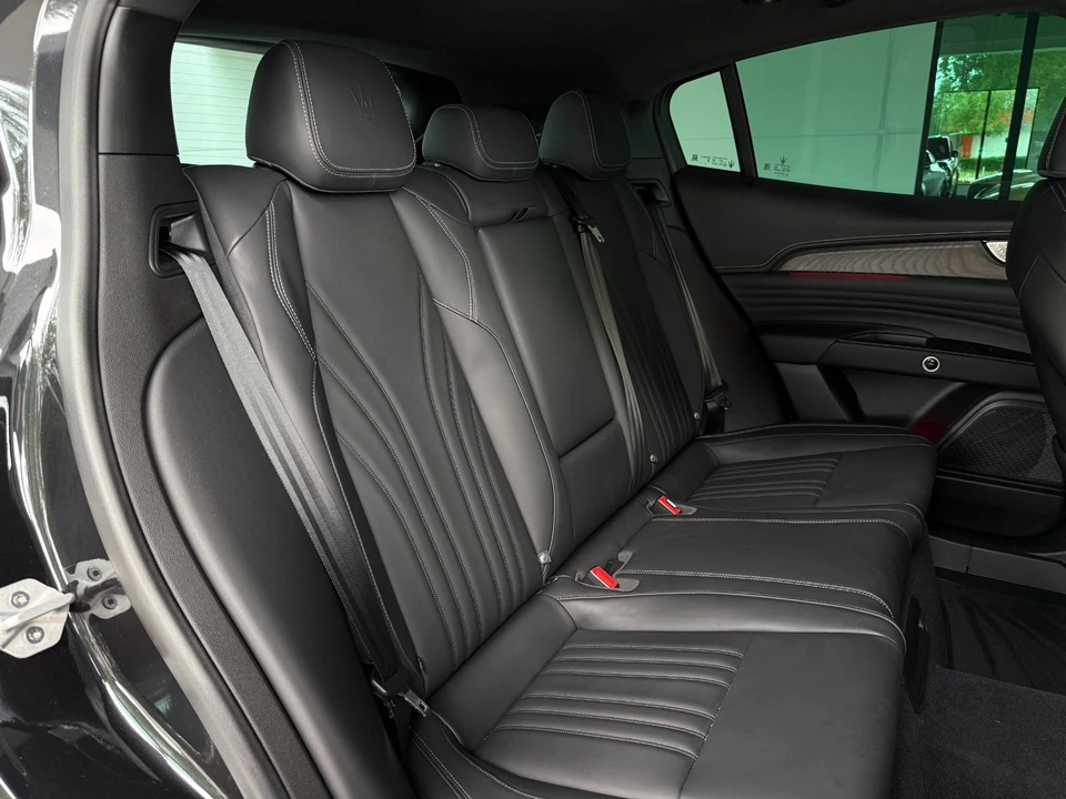 2025 Maserati Grecale - Image 27 of 31