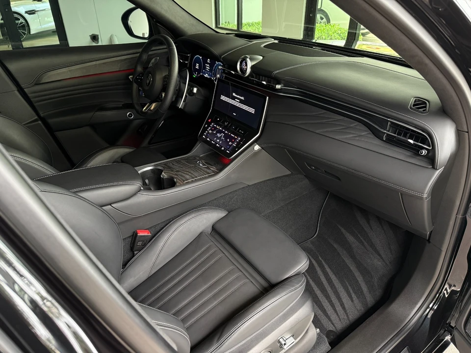 2025 Maserati Grecale - Image 23 of 31