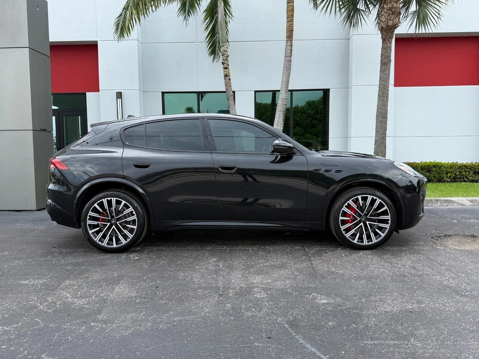 2025 Maserati Grecale - Image 2 of 31