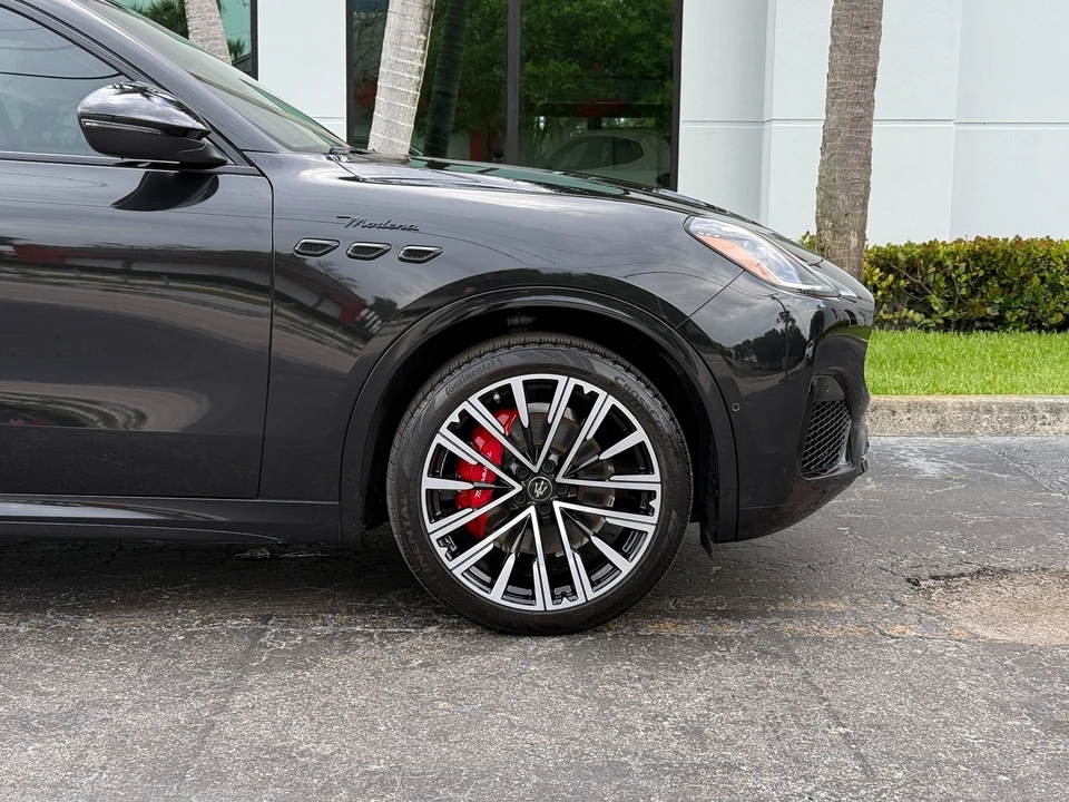 2025 Maserati Grecale - Image 4 of 31