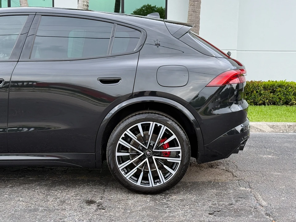 2025 Maserati Grecale - Image 13 of 31