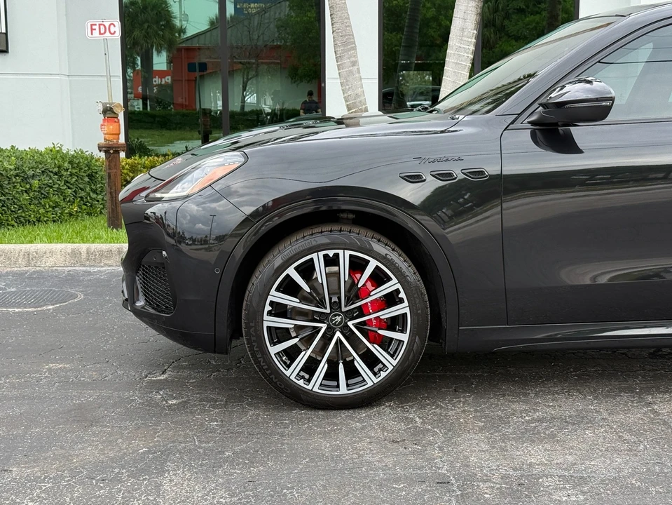 2025 Maserati Grecale - Image 14 of 31