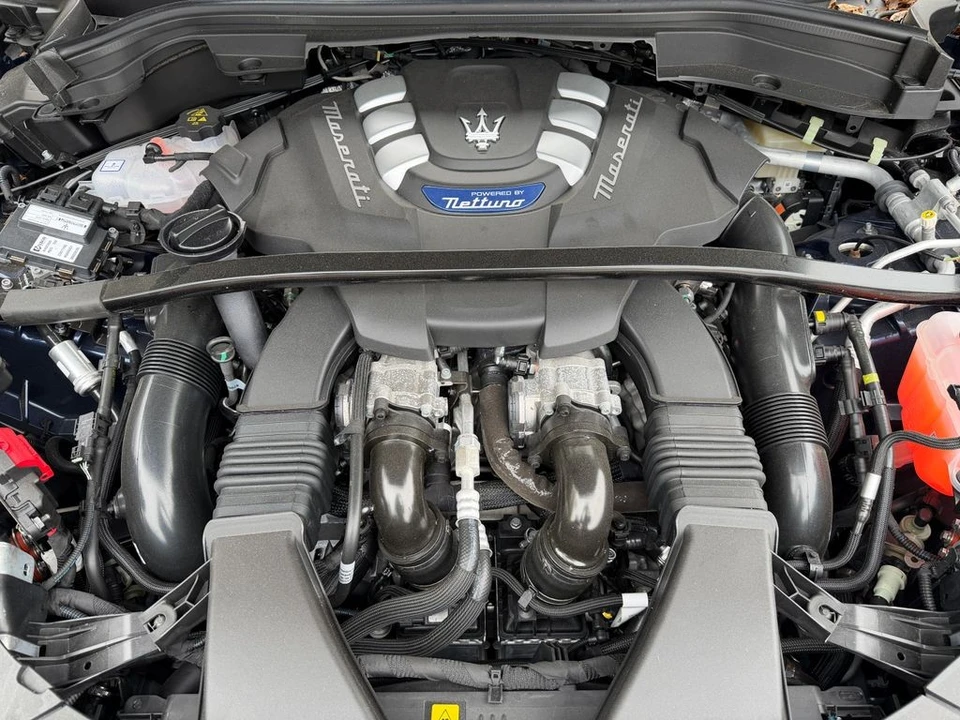 2025 Maserati Grecale - Image 10 of 21