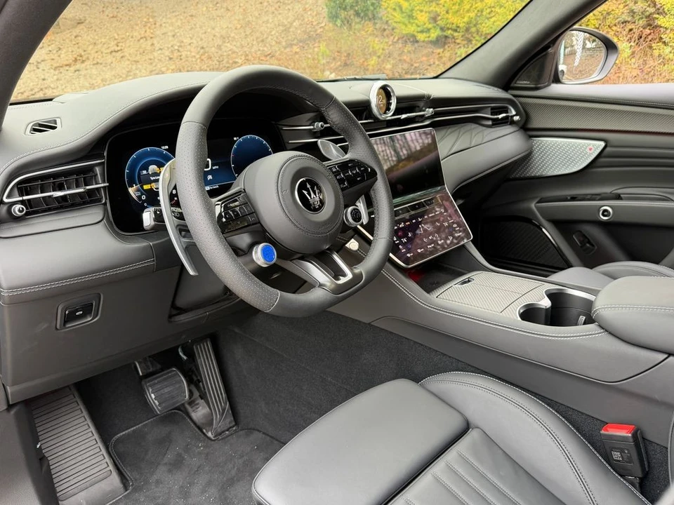 2025 Maserati Grecale - Image 14 of 21