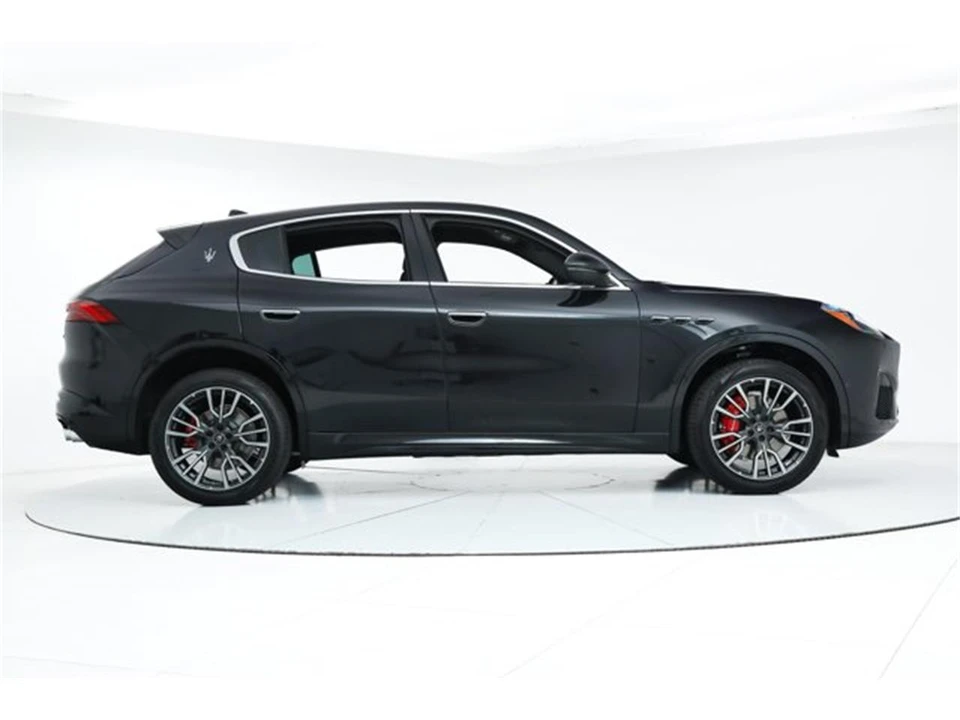 2025 Maserati Grecale - Image 6 of 19