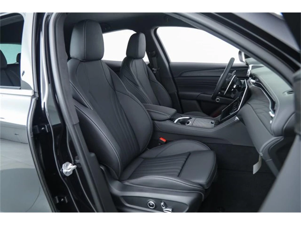2025 Maserati Grecale - Image 11 of 19