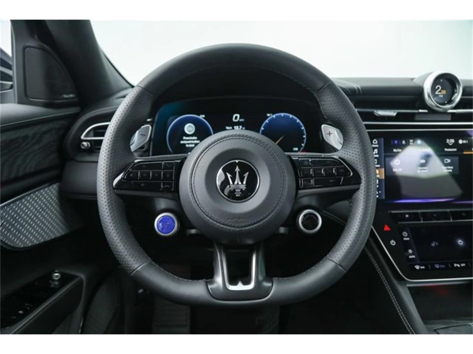 2025 Maserati Grecale - Image 16 of 19