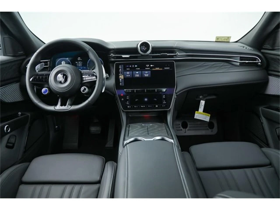 2025 Maserati Grecale - Image 17 of 19