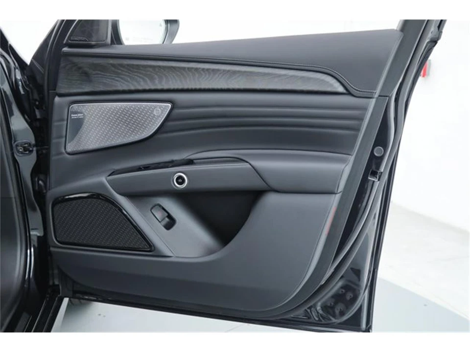 2025 Maserati Grecale - Image 9 of 19