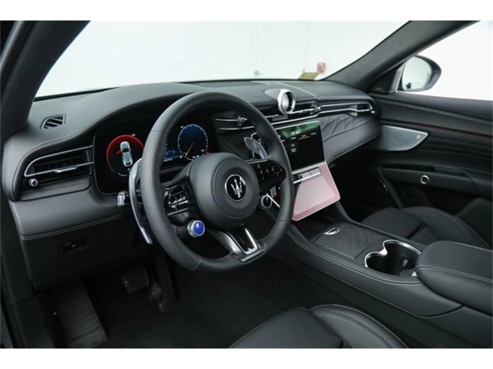 2025 Maserati Grecale - Image 15 of 19