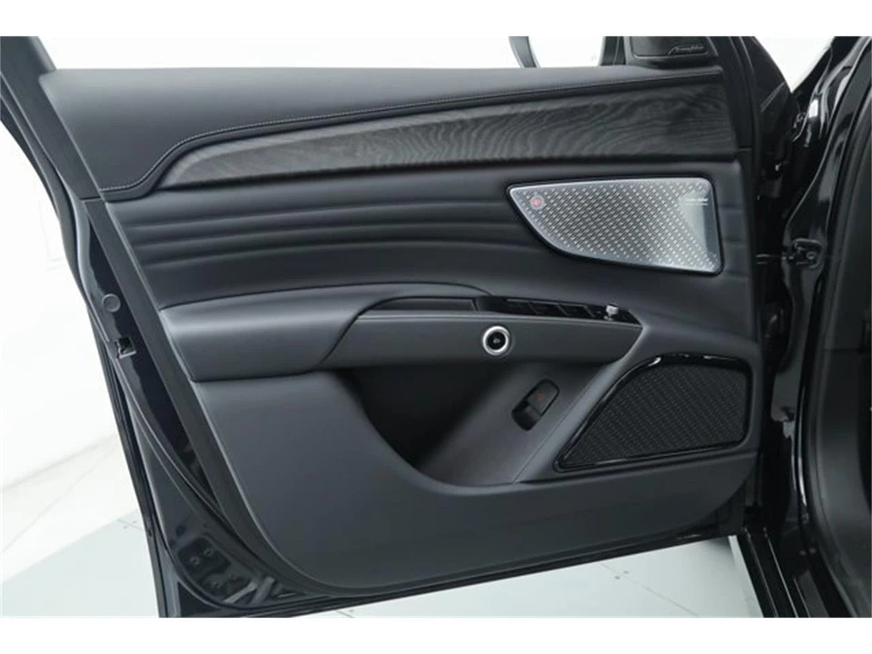 2025 Maserati Grecale - Image 14 of 19