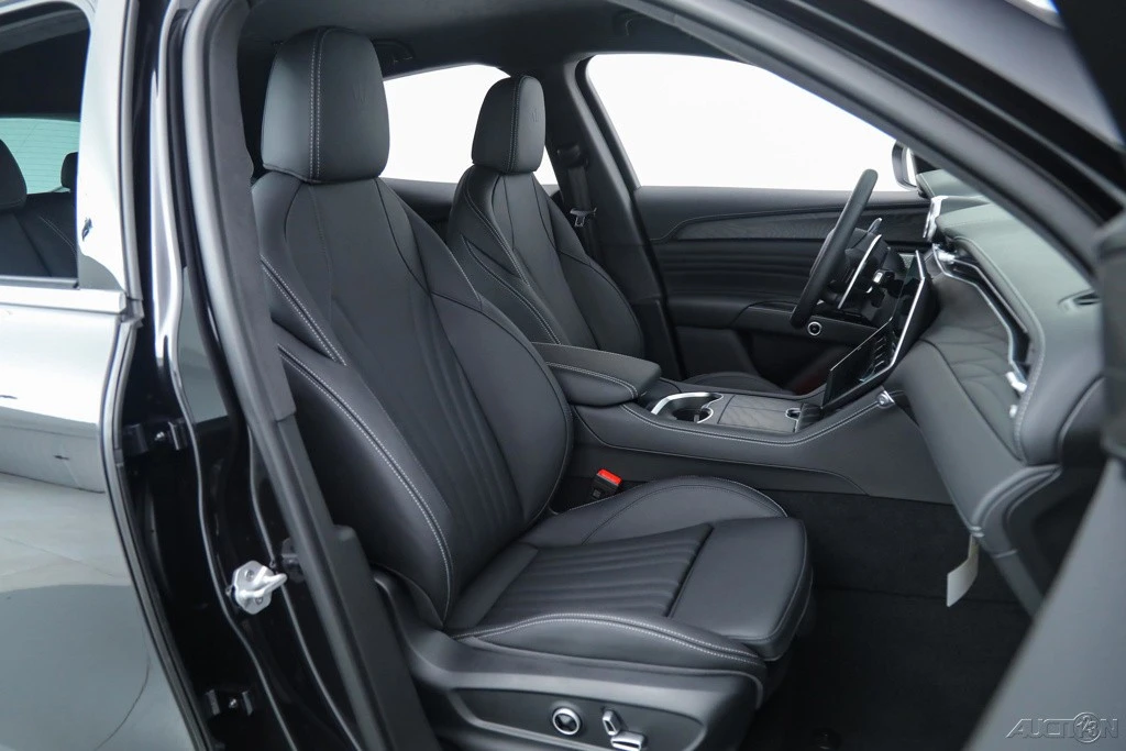 2025 Maserati Grecale - Image 11 of 19