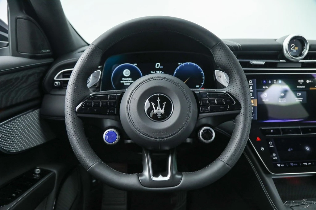 2025 Maserati Grecale - Image 16 of 19