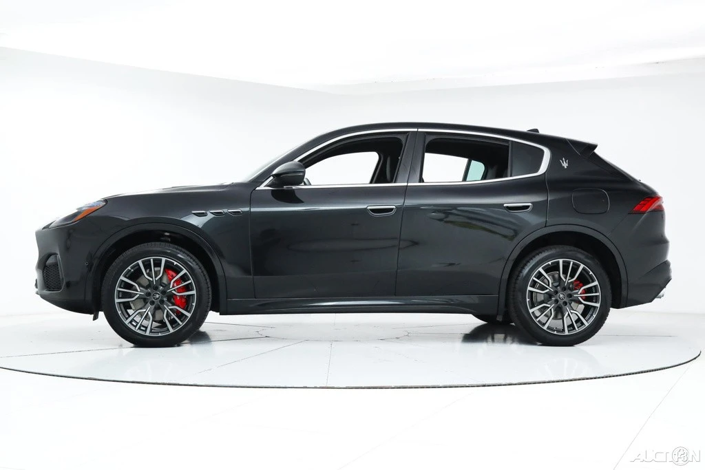 2025 Maserati Grecale - Image 2 of 19