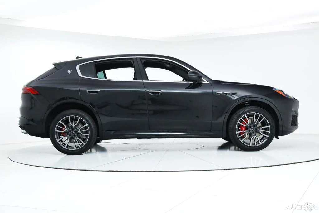 2025 Maserati Grecale - Image 6 of 19