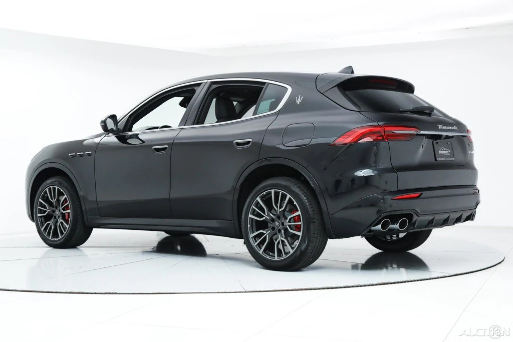 2025 Maserati Grecale - Image 3 of 19