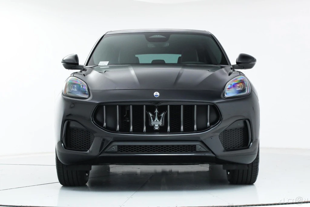 2025 Maserati Grecale - Image 8 of 19