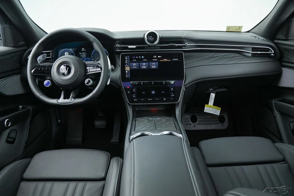 2025 Maserati Grecale - Image 17 of 19