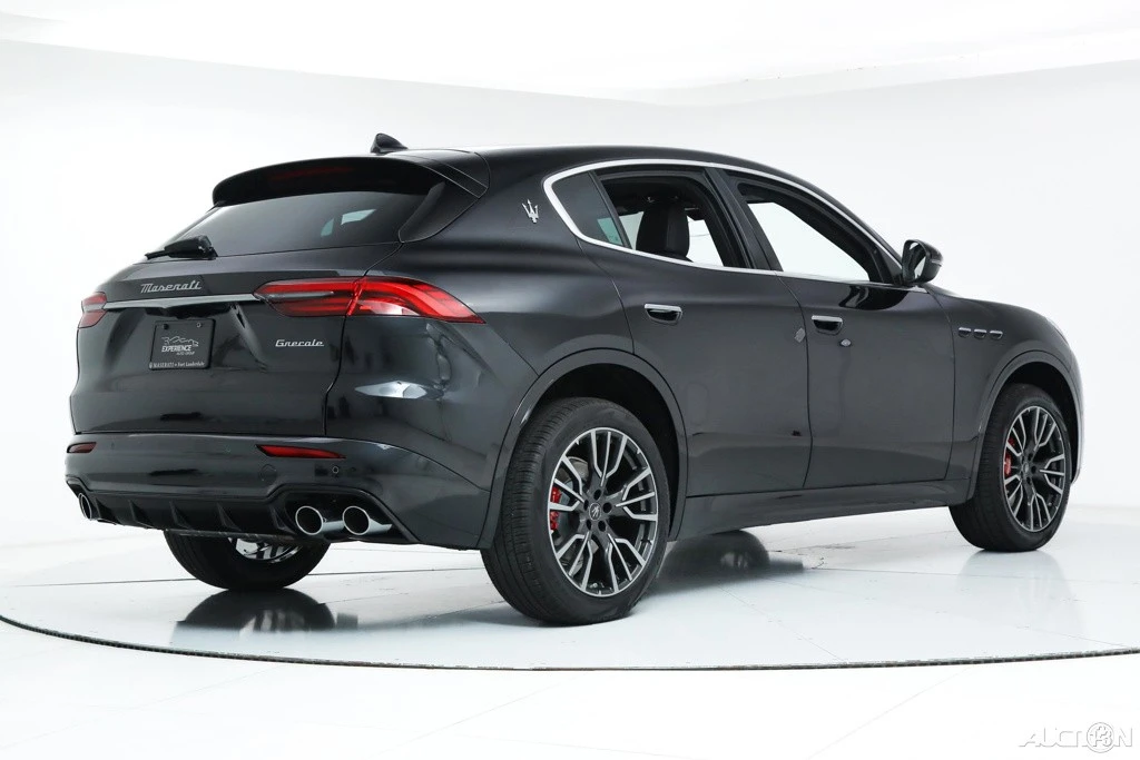 2025 Maserati Grecale - Image 5 of 19
