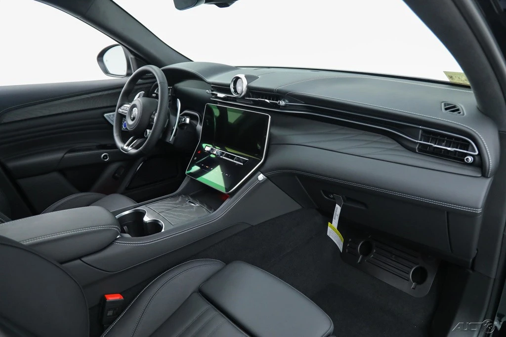 2025 Maserati Grecale - Image 10 of 19