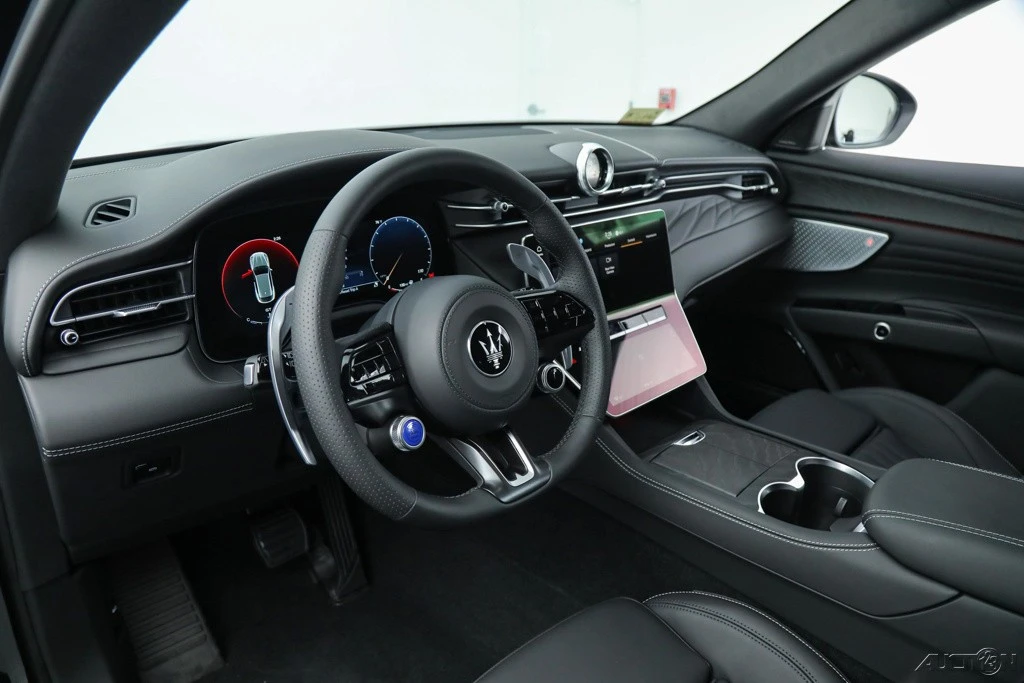 2025 Maserati Grecale - Image 15 of 19
