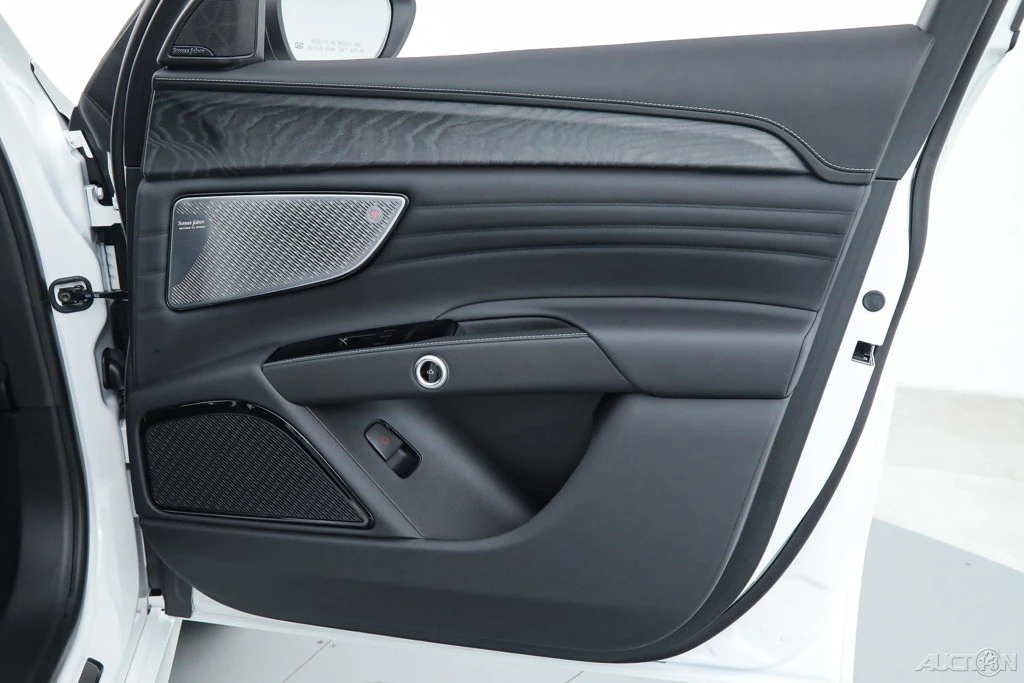 2025 Maserati Grecale - Image 10 of 19