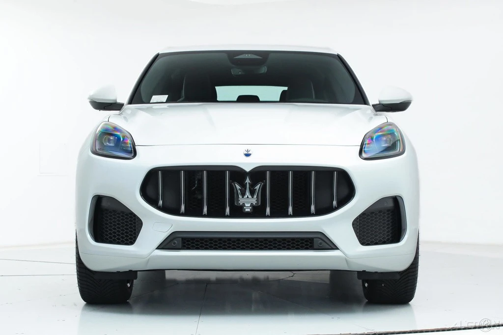 2025 Maserati Grecale - Image 8 of 19