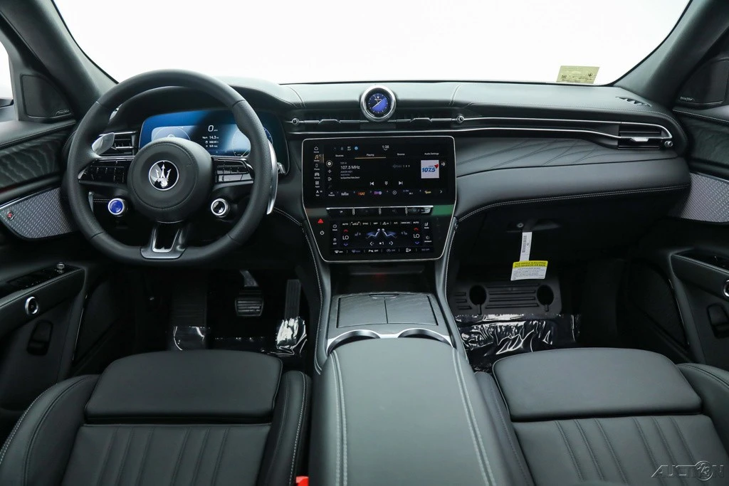 2025 Maserati Grecale - Image 18 of 19