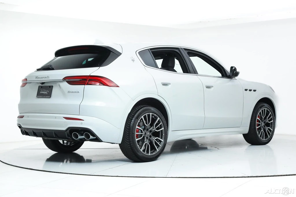 2025 Maserati Grecale - Image 5 of 19