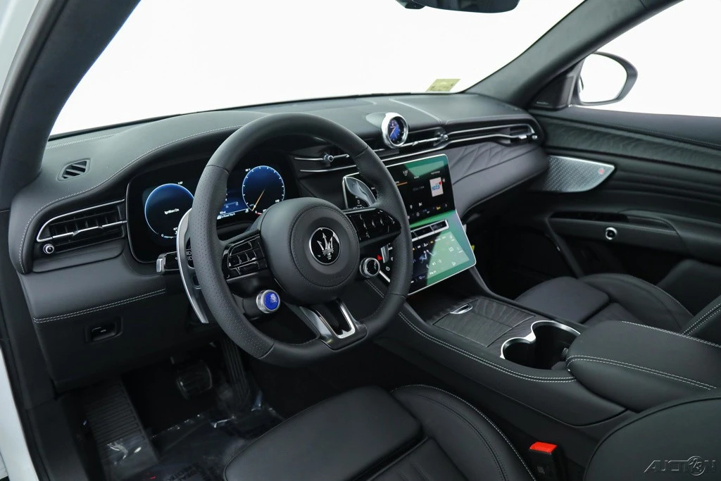 2025 Maserati Grecale - Image 16 of 19