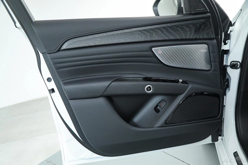 2025 Maserati Grecale - Image 14 of 19