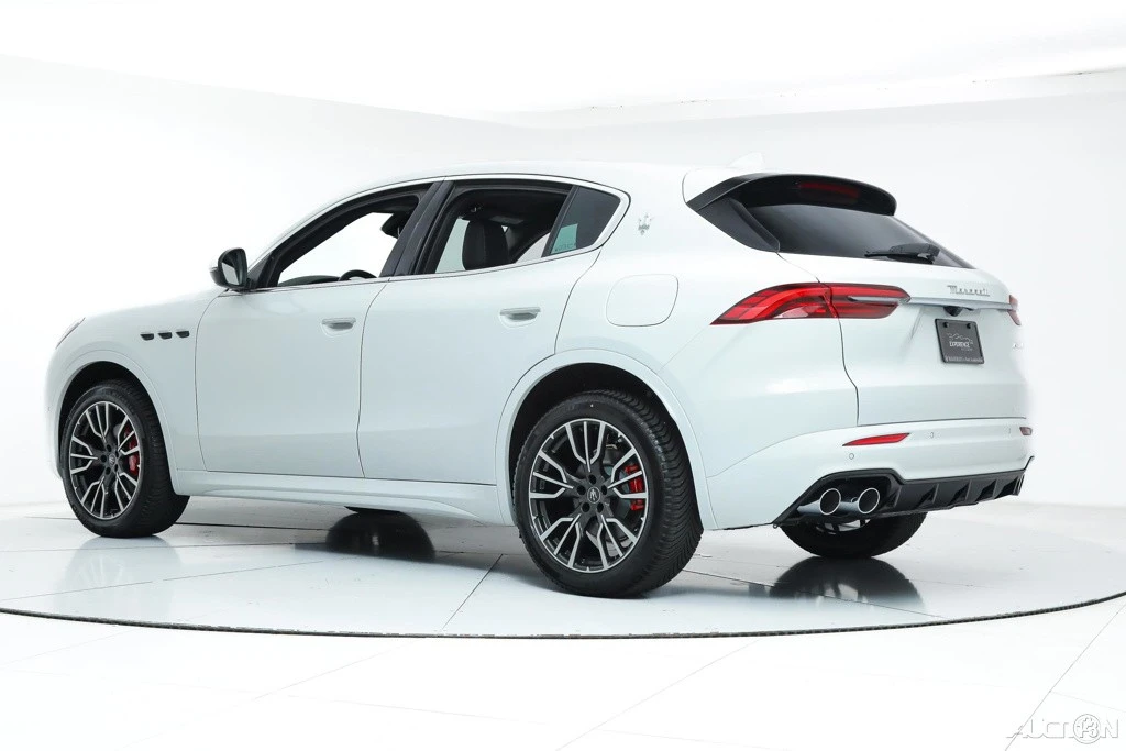 2025 Maserati Grecale - Image 3 of 19