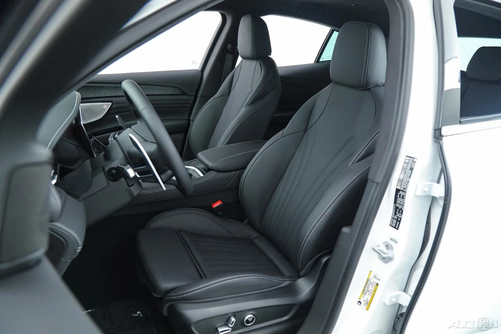 2025 Maserati Grecale - Image 18 of 19