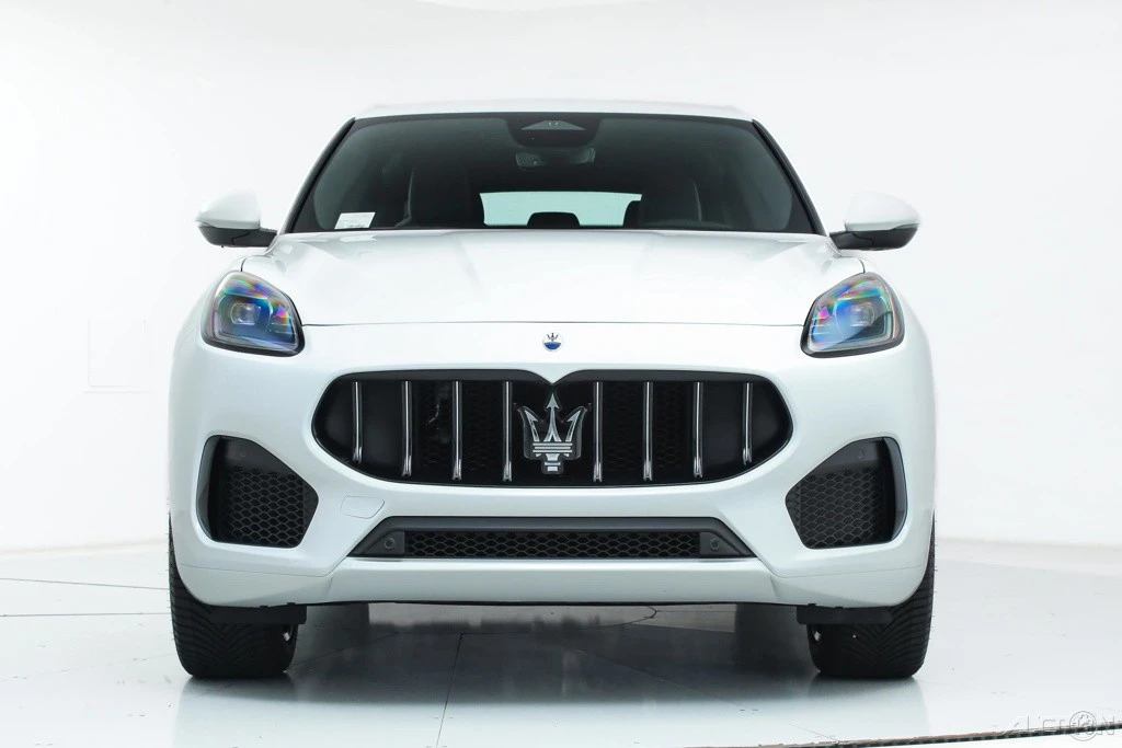 2025 Maserati Grecale - Image 8 of 19