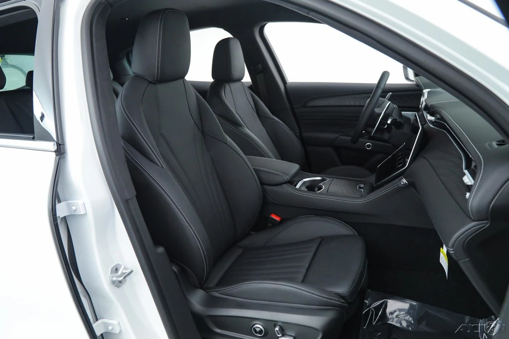 2025 Maserati Grecale - Image 11 of 19