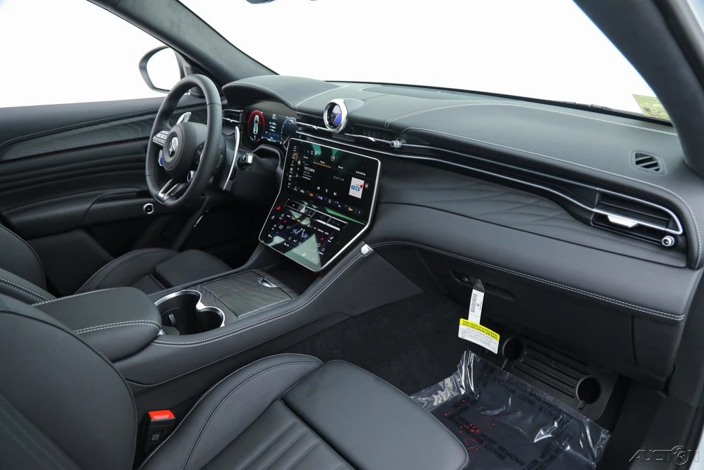 2025 Maserati Grecale - Image 10 of 19