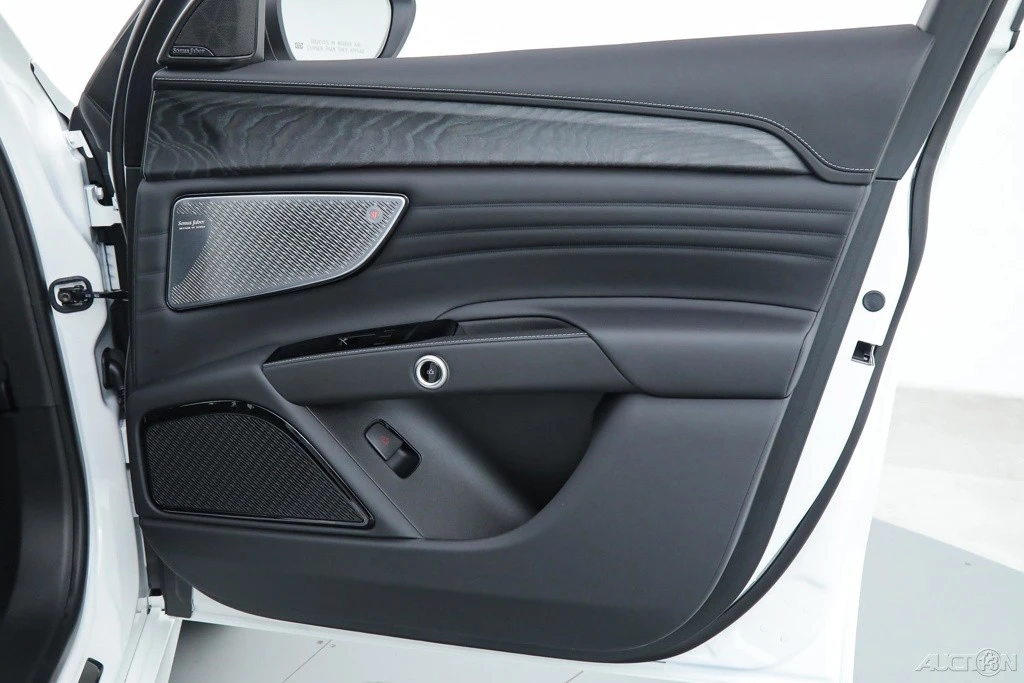 2025 Maserati Grecale - Image 9 of 19