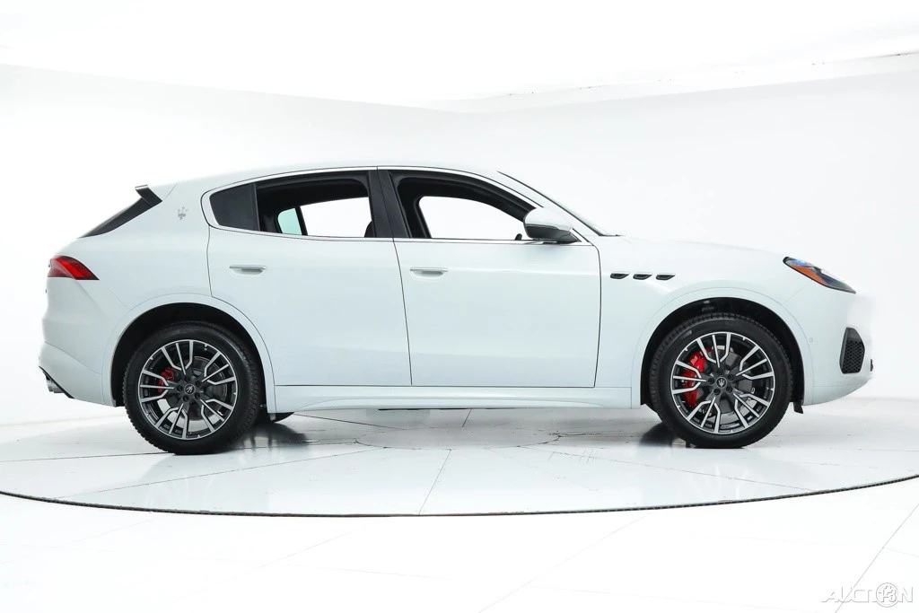 2025 Maserati Grecale - Image 6 of 19