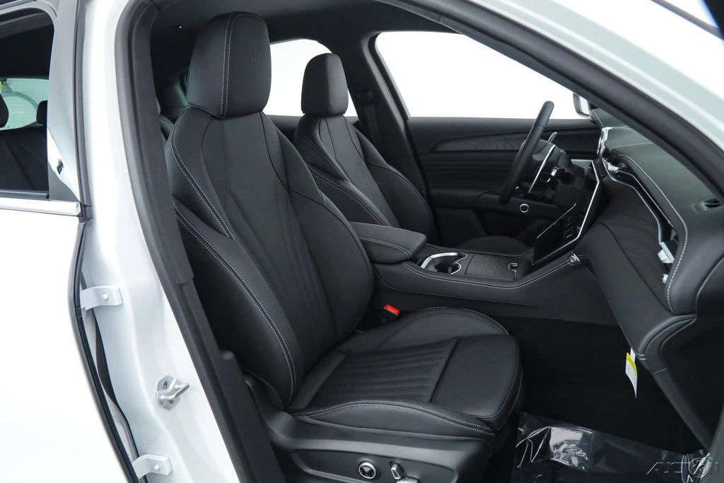 2025 Maserati Grecale - Image 12 of 19