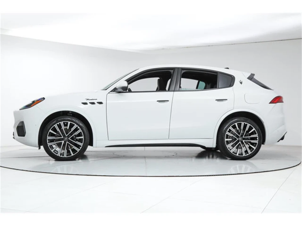 2025 Maserati Grecale - Image 2 of 20