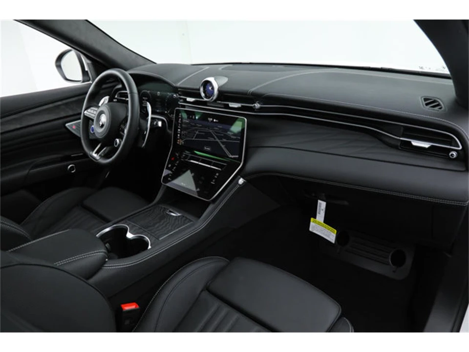 2025 Maserati Grecale - Image 11 of 20
